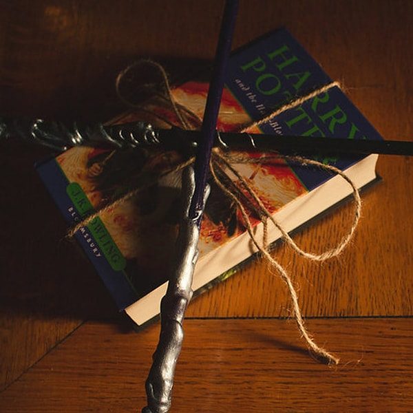 4. Пара изготовила 130 волшебных палочек для гостей