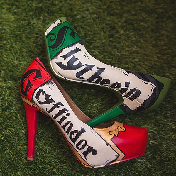 7. Тогда вам стоит одолжить у Гарри очки. Ведь невеста надела вот эти замечательные вещицы: