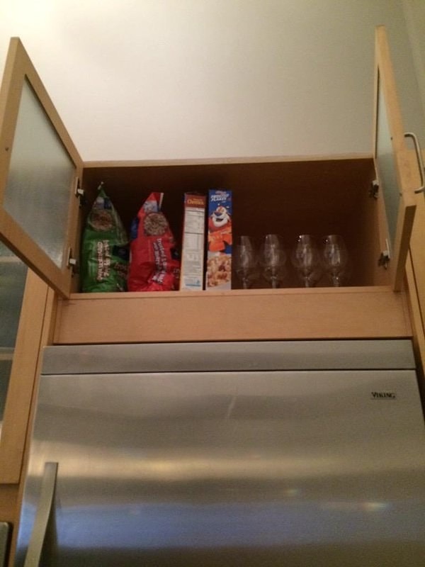 3. Кто-то положил твое любимое лакомство на верхнюю полку