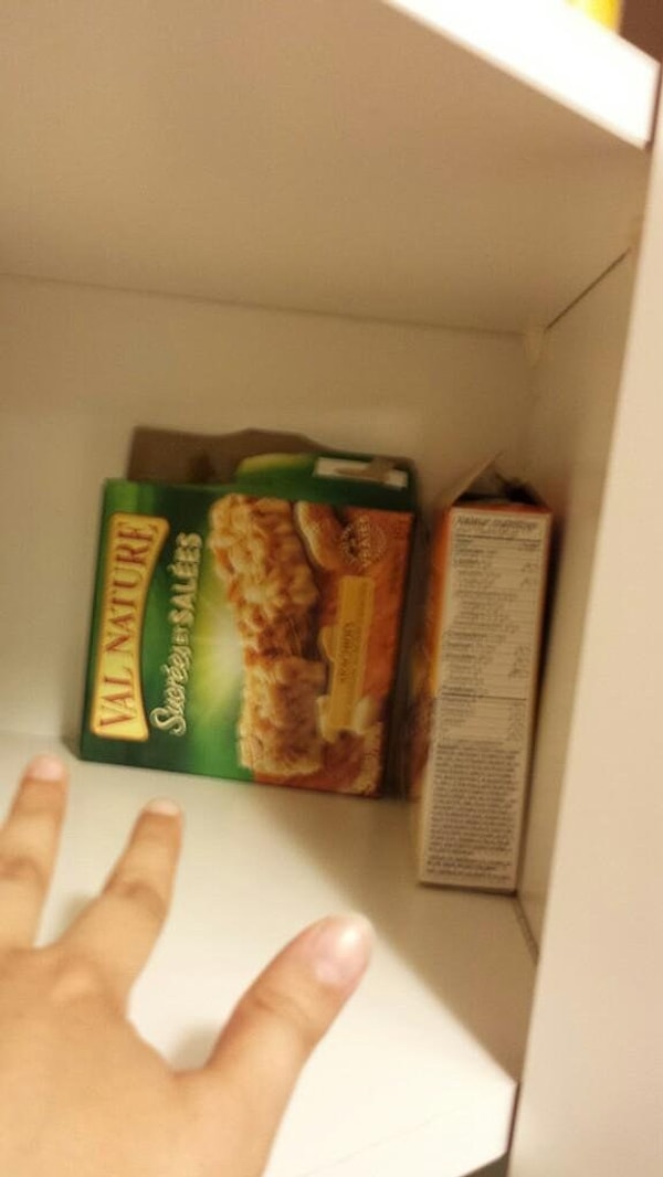 4. Или когда ты почти достала что-то, но оно прямо у стенки