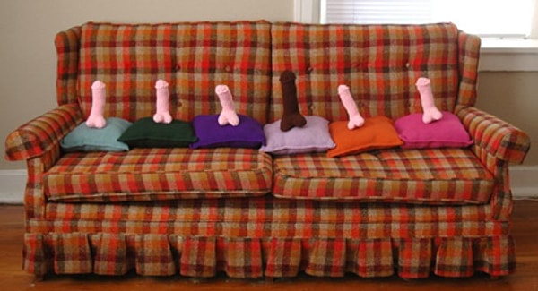 3. Намек для гостей, которым вы не рады.