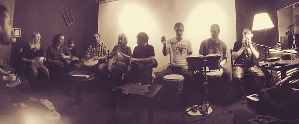 7. В свободное время Халед играет на барабанах и даже мечтает создать свою группу