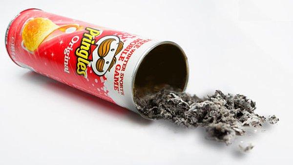 17. Pringles kutularının tasarımcısı, öldüğü zaman küllerinin bir Pringles kutusunda muhafaza edilmesini vasiyet etmiş.