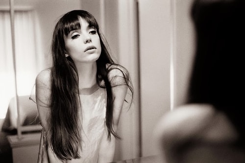 Başrolde Louis Garrel ve Stacy Martin yer alıyor