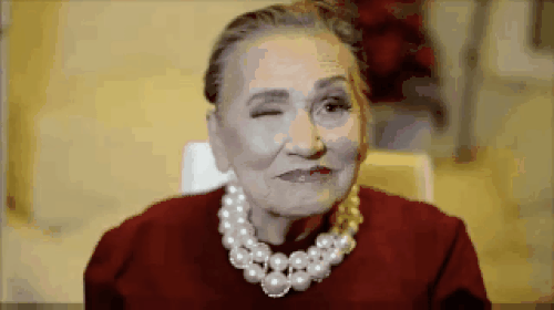 Livia 80 yaşında ama trendlerin sizden bizden iyi takip ediyor ve uygulamaya da bayılıyor! 😍😱