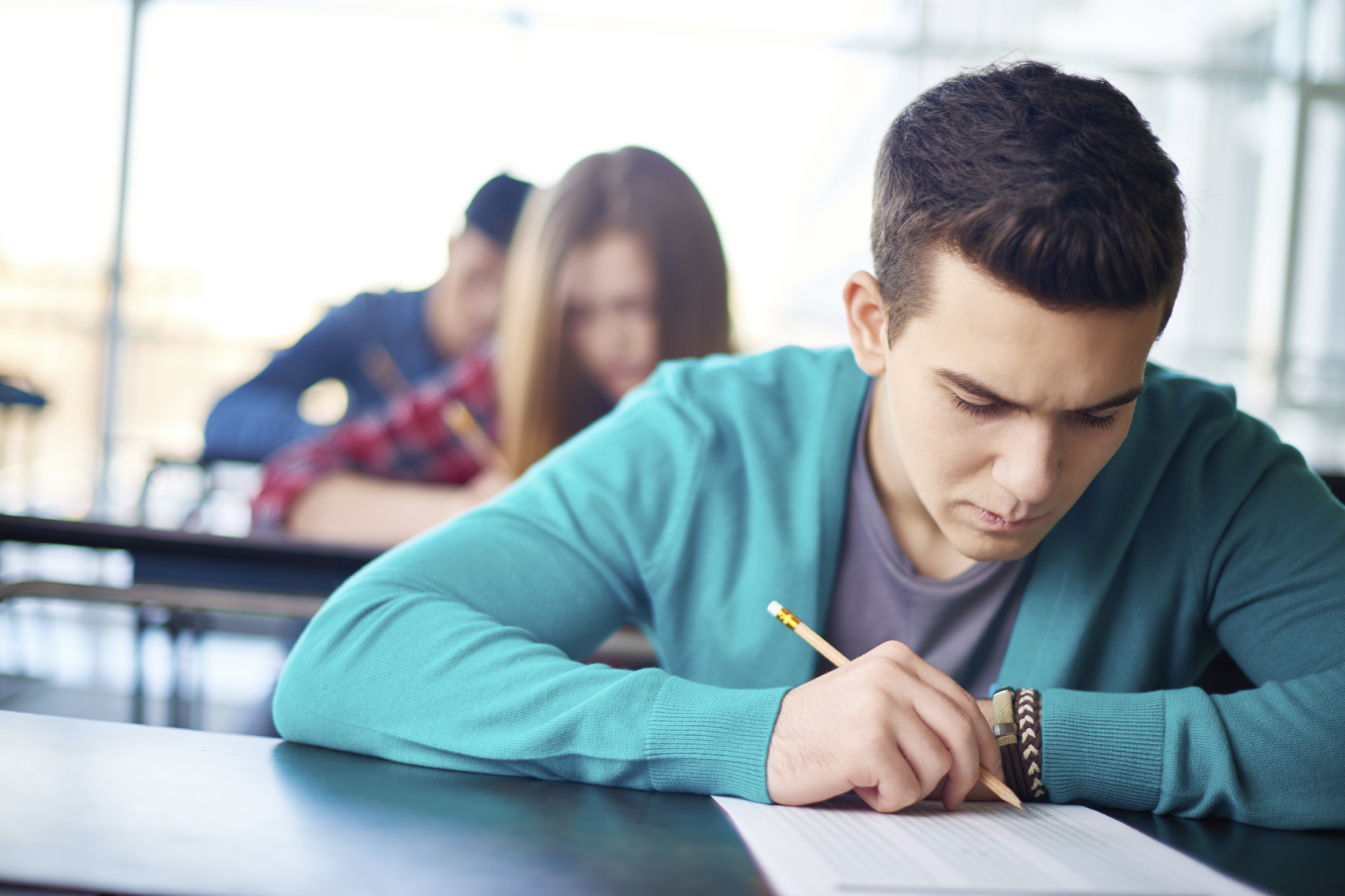 Exam. Студент. Экзамен Сток. Студент пишет. Тест для студентов.