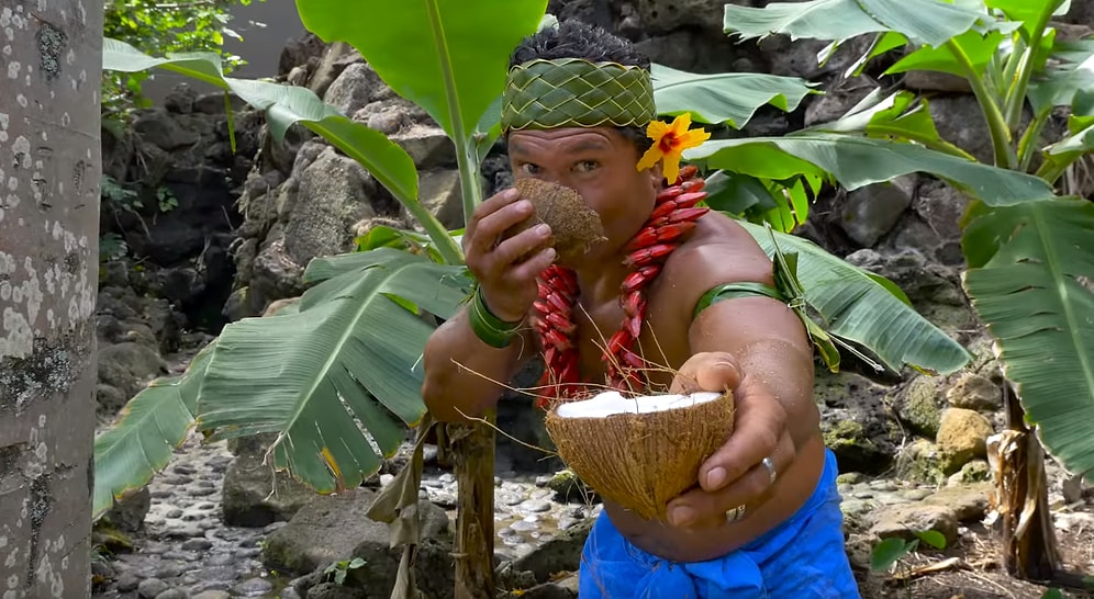 Olur da Survivor'a Katılırsanız Hindistan Cevizi Kırmanız İçin Harika Bir Yöntem