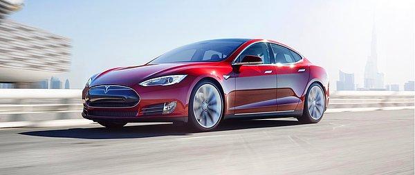 Konu yerli otomobil olunca, mülakat da elektrikli otomobilin yıldız çocuğu Tesla üzerinden yürütüldü.