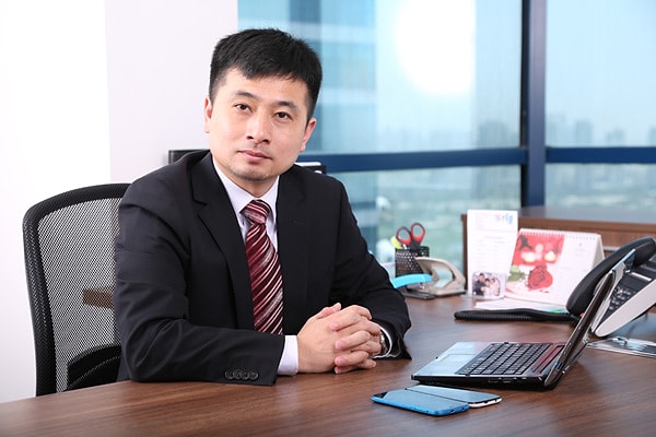 7. Чтобы проявить высокие ожидания, сдерживайте мимику