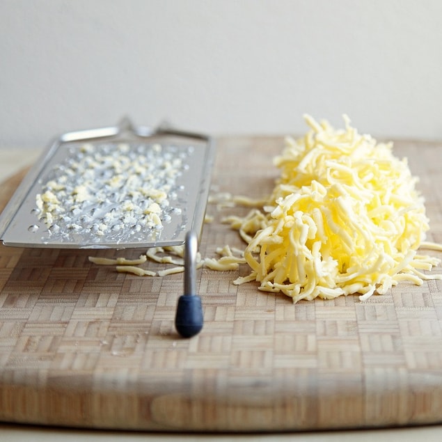 12. Pasta yaparken oda sıcaklığında yumuşamış tereyağını beklemeye son!