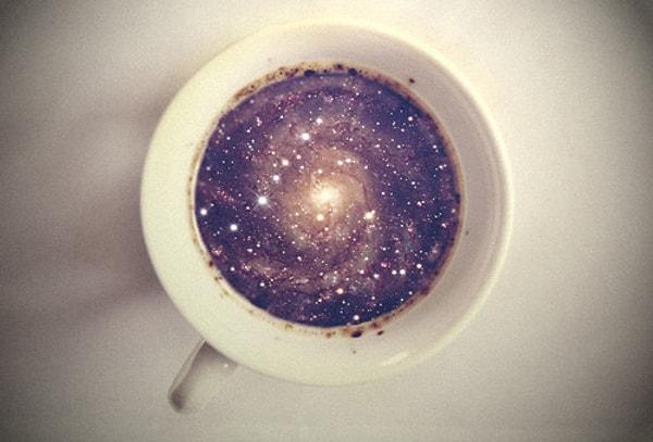 6. Evrenin rengine "Kozmik Latte" adı veriliyor.