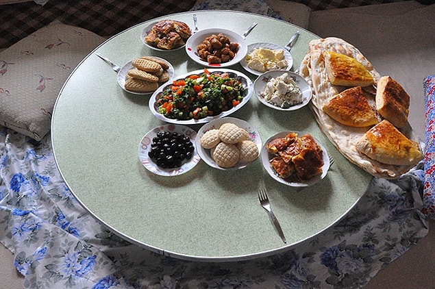 8. Kahvaltı ve öğle yemeklerini birleştirip öğün yaratmak
