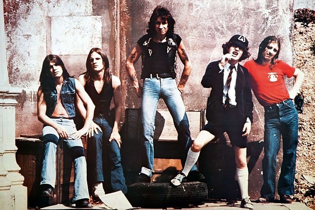 24. AC/DC - 10 Milyon Dolar
