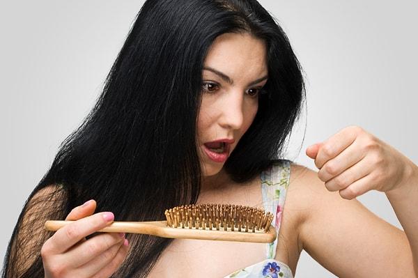 14. 50'li yaşlara ulaşan her 10 kadından 3'ü fark edilebilir ölçüde saç dökülmesi yaşıyor.