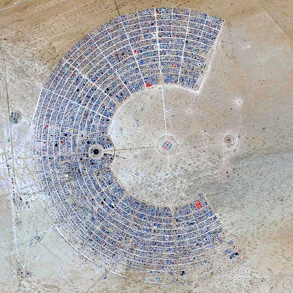 16. Burning Man – Невада, США 40°47′13″N 119°12′16″W