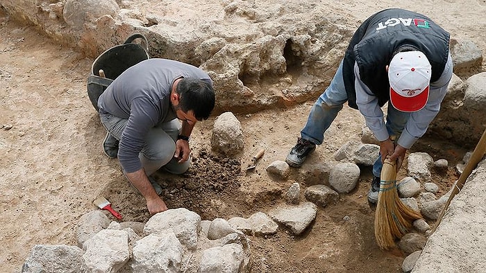 İzmir Yeşilova Höyüğü'nde 5.000 Yıllık Kemikte DNA Örneği Bulundu