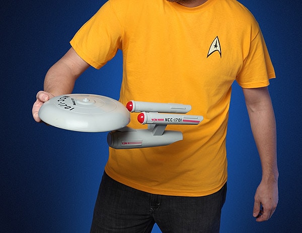 6. Придай своему фрисби очертания "Энтерпрайз"