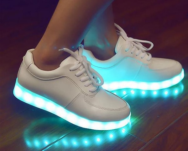 2. «Как-то я забыл убрать с пола сперму после мастурбации и сам же на ней поскользнулся и упал».