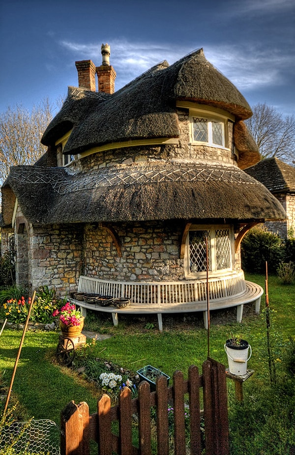 9. Круглый коттедж, деревушка Блейз Хамлет, Бристоль, Великобритания