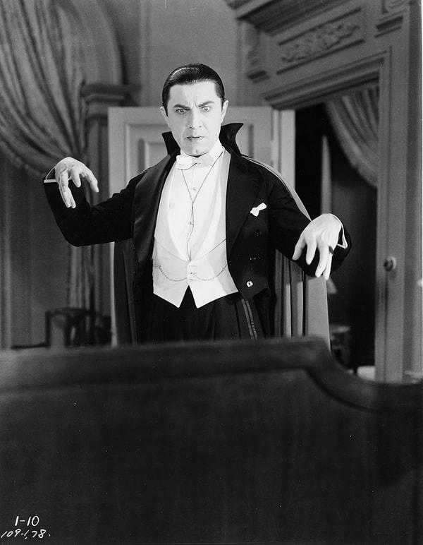 2. İlk Drakula filmi 1931 yılında gösterime giren Dracula'dır.