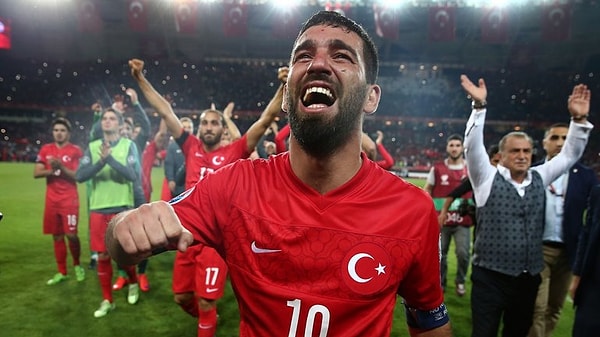 Dileriz Arda Turan Euro 2016'da futbolseverlerin futbolundan duyduğu endişeleri de böyle kolayca uzaklaştırır.