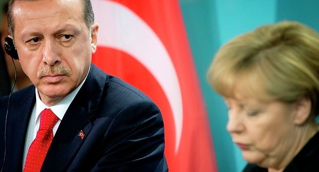 Merkel de vize muafiyeti için kararlaştırılan şartların yerine getirilmesinde ısrar ediyor