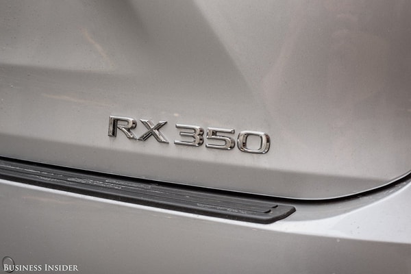 5. Кажется, Lexus не менял этот значок с конца 90-х.