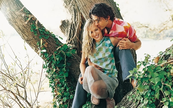 6. "Она смеялась над самыми неудавшимися шутками и читала мои ужасные стихи, ни разу не сказав о них ничего плохого."