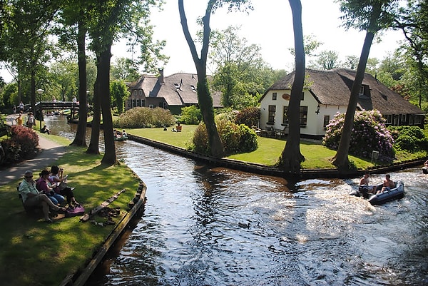 5. В результате получились вот такие островки суши, соединяемые лишь маленькими мостиками.