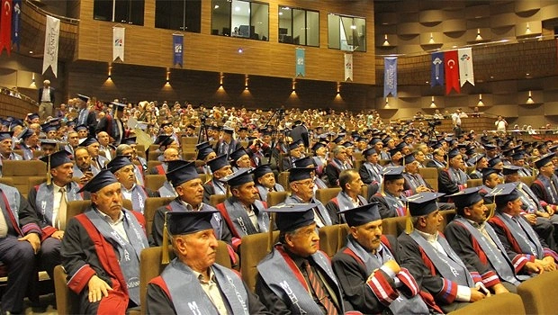 Muhtar Akademisinde Mezuniyet Coşkusu: Cübbe Giyip Kep Attılar 30