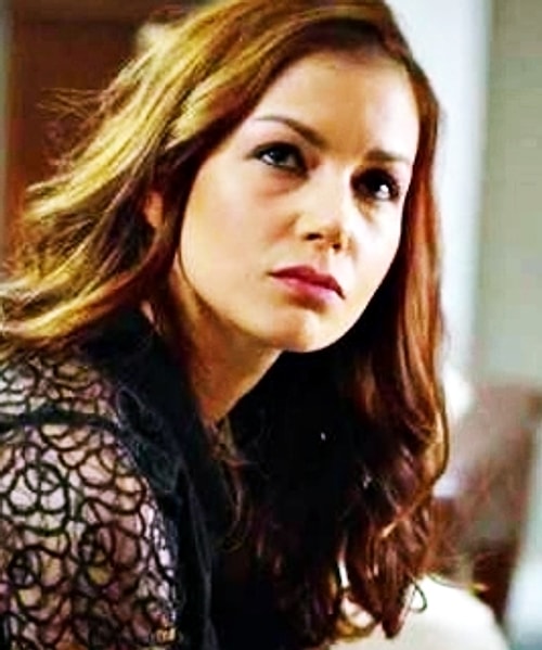Jean Grey (Famke Janssen) / Defne Kayalar