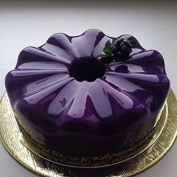 9. Эти торты настолько зеркальны, что могут поймать отражение.