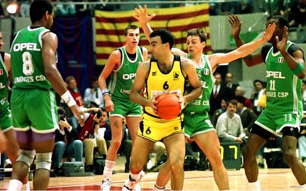 Bir maçta en fazla sayı atan oyuncu: 43 sayı Nikos Galis (1990)