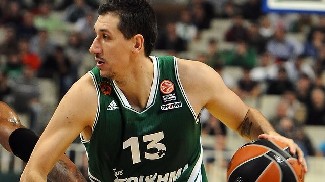 Bir dörtlü final organizasyonunda en fazla asist yapan oyuncu: 18 asist Dimitris Diamantidis (2011)