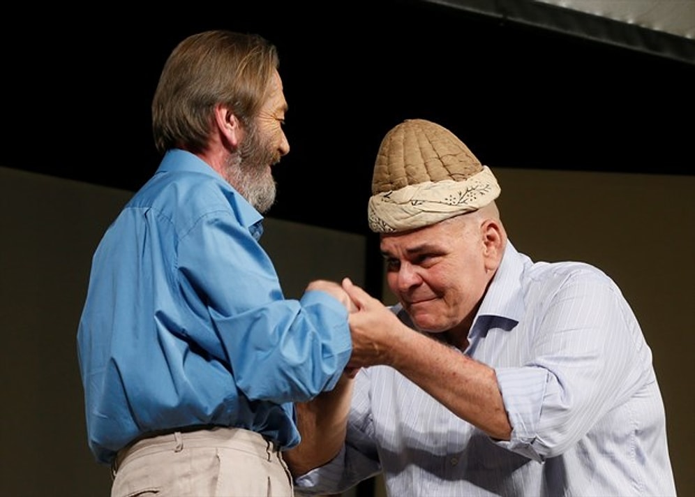 Ferhan Şensoy Kavuğu Rasim Öztekin'e Devretti