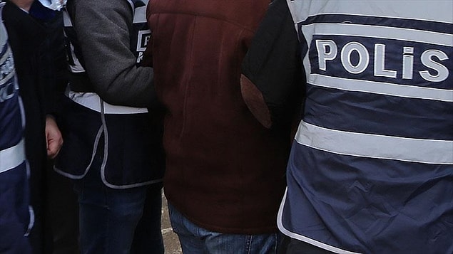 İmza vermeye gitti, gözaltına alındı