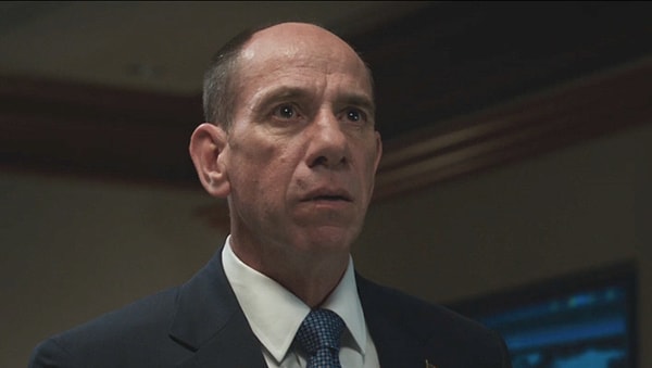 38. Вице-президент Родригес/ Железный человек 3