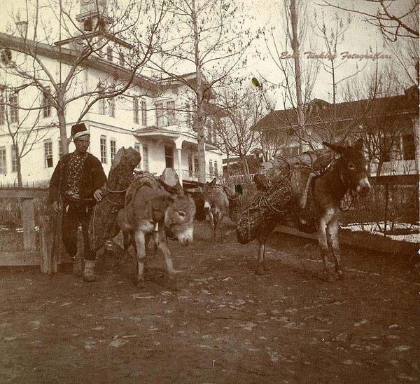 5. AMASYA - Merzifon Amerikan Anadolu Koleji önünde, 1900 başları
