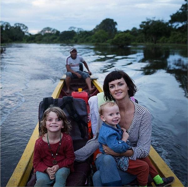 Adam ve Emily'nin süresiz yolculuk fikri 2012 yılında ortaya çıkmış. Hatta 2 yaşındaki minik kızları Sierra bile ailesiyle birlikte tam 14 ülke gezmiş