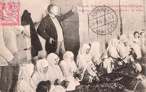 35. İZMİR - İncir ayıklama ve paketleme fabrikasından bir görünüm, 1900 başları