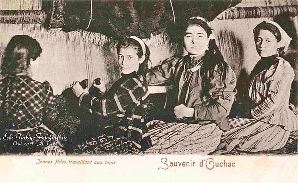 64. UŞAK - Halı dokuyan kızlar, 1910'lar