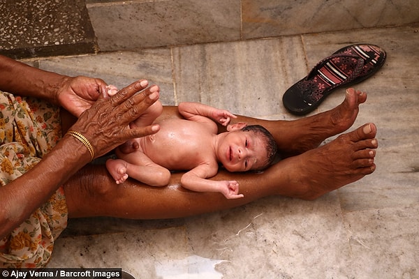 5. Малыш у новоиспеченных родителей появился на свет здоровым и жизнерадостным.