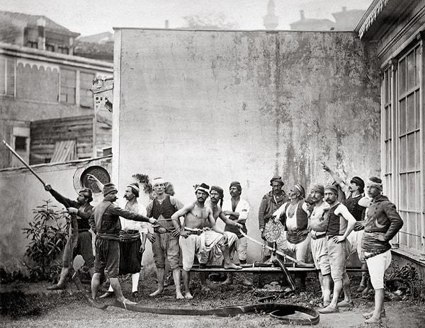 3. Gönüllü itfaiyeciler, İstanbul, 1870'ler.