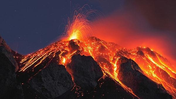 12. Dünya'nın atmosferi, volkanlardan salınan gazlarla oluşmuştur.