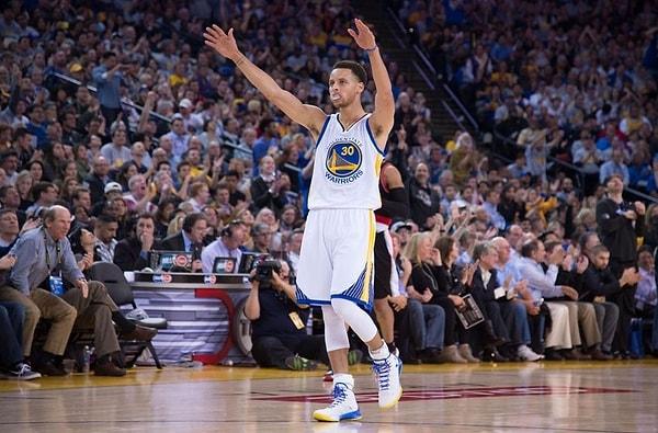 18. Bir sezonda en çok üçlük isabeti bulan oyuncu (Stephen Curry - 402 Üçlük)