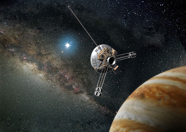 20. Pioneer 10 ve 11 isimli uzay araçları, uzaylılara insanoğlunu anlatan kayıtların yüklendiği metal plaklar barındırmaktadır.