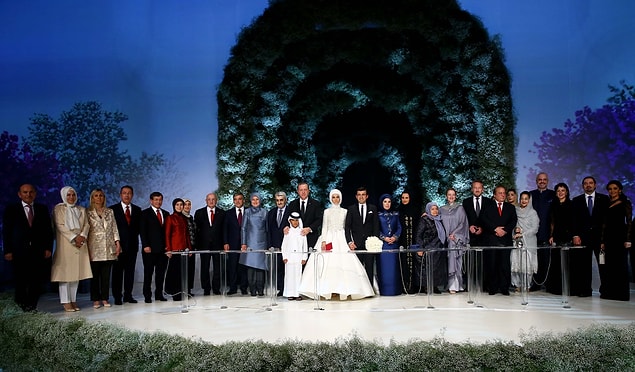 Nikâh şahitleri arasında 11. Cumhurbaşkanı Gül, Başbakan Davutoğlu, Genelkurmay Başkanı Akar ve Meclis Başkanı Kahraman da vardı