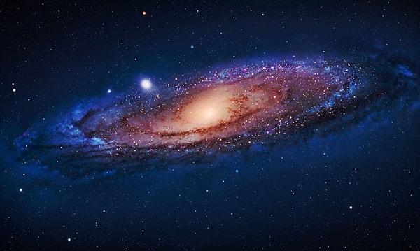 30. Andromeda galaksisi, 2.2 milyon ışık yılı uzaklıkla Dünya'ya en yakın galaksidir ve çıplak gözle bile görülebilmektedir.