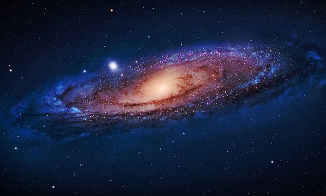 30. Andromeda galaksisi, 2.2 milyon ışık yılı uzaklıkla Dünya'ya en yakın galaksidir ve çıplak gözle bile görülebilmektedir.