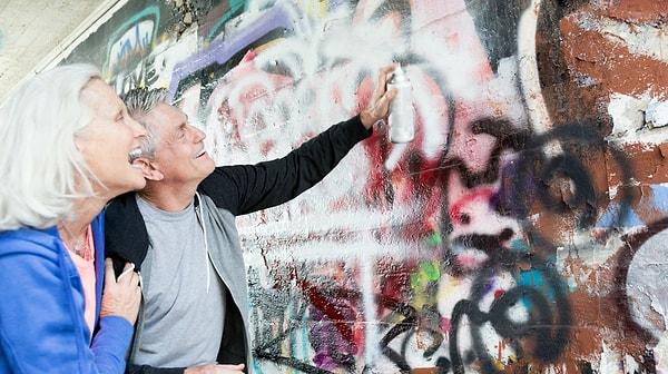2. Atölyenin amacı 65 yaş üzeri için, sokak sanatı olan graffitiyi tanıtmak ve genç ruhlarını ortaya çıkartmaktır.